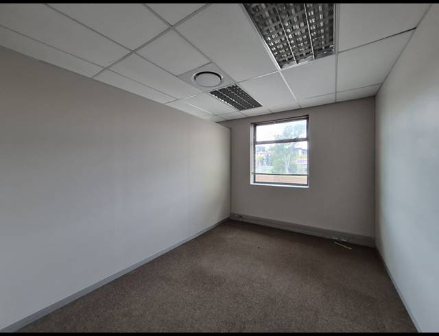 859M² OFFICE TO LET IN SUNNINGHILL